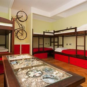 Hostel Helvetia - Private Rooms In City Center And Old Town